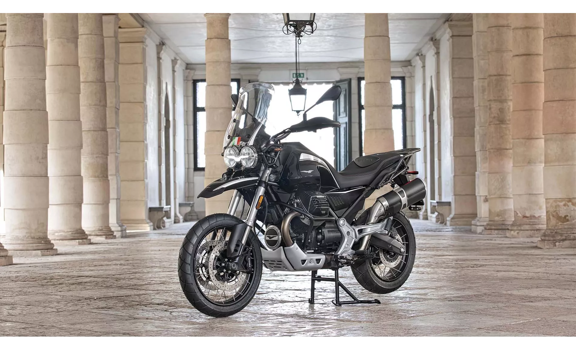 Moto Guzzi V85 TT Guardia d'Onore 2023 Moto Guzzi V85 TT Guardia d'Onore 2023