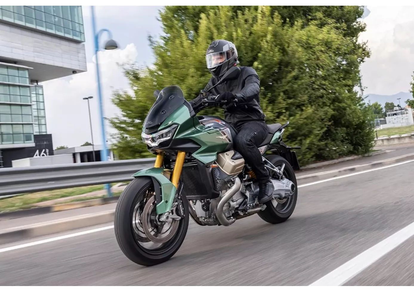 Moto Guzzi V100 Mandello S 2023