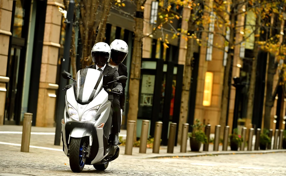 Suzuki Burgman 400 Bild 8: Suzuki Burgman 400