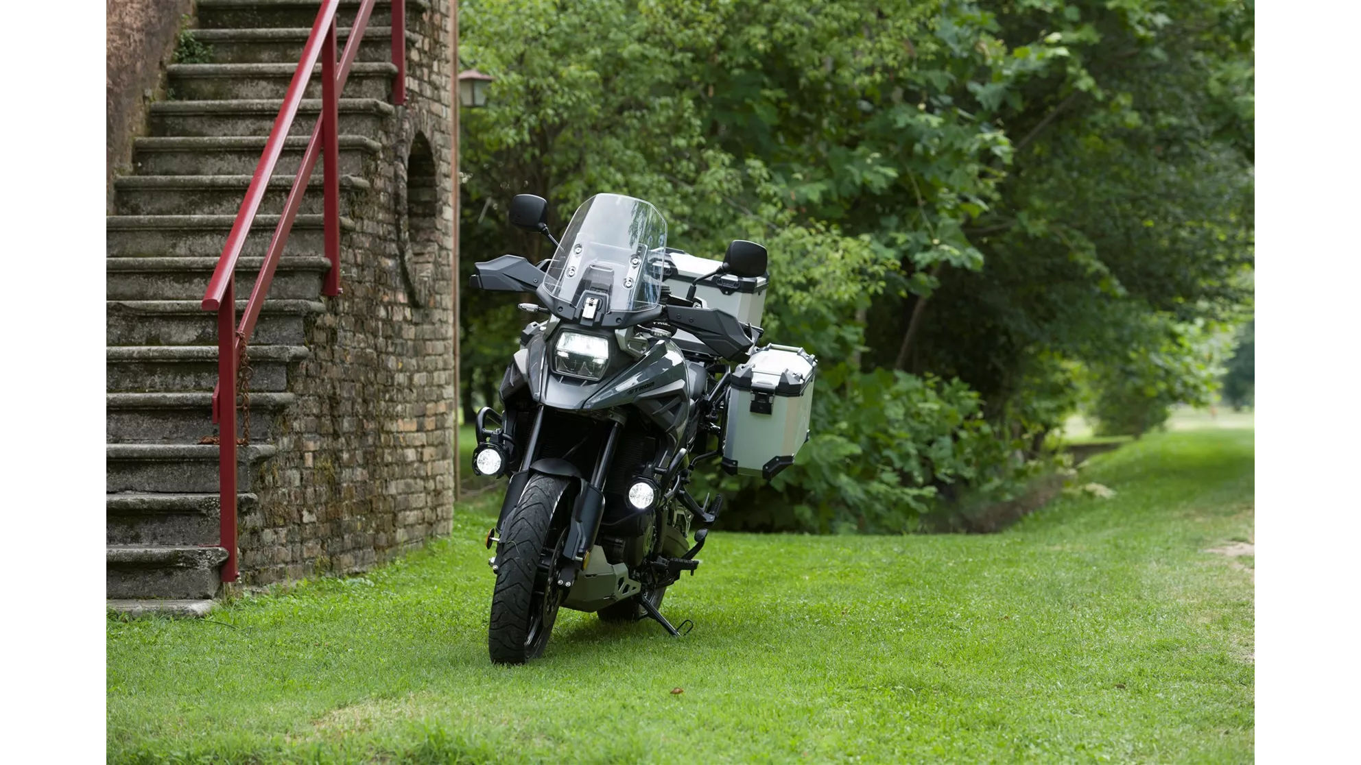 Suzuki V-Strom 1050 - Image 2 Suzuki V-Strom 1050 - Image 2