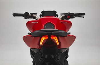 MV Agusta Brutale 800 Rosso 2023 - Bild 9 MV Agusta Brutale 800 Rosso 2023 - Bild 9