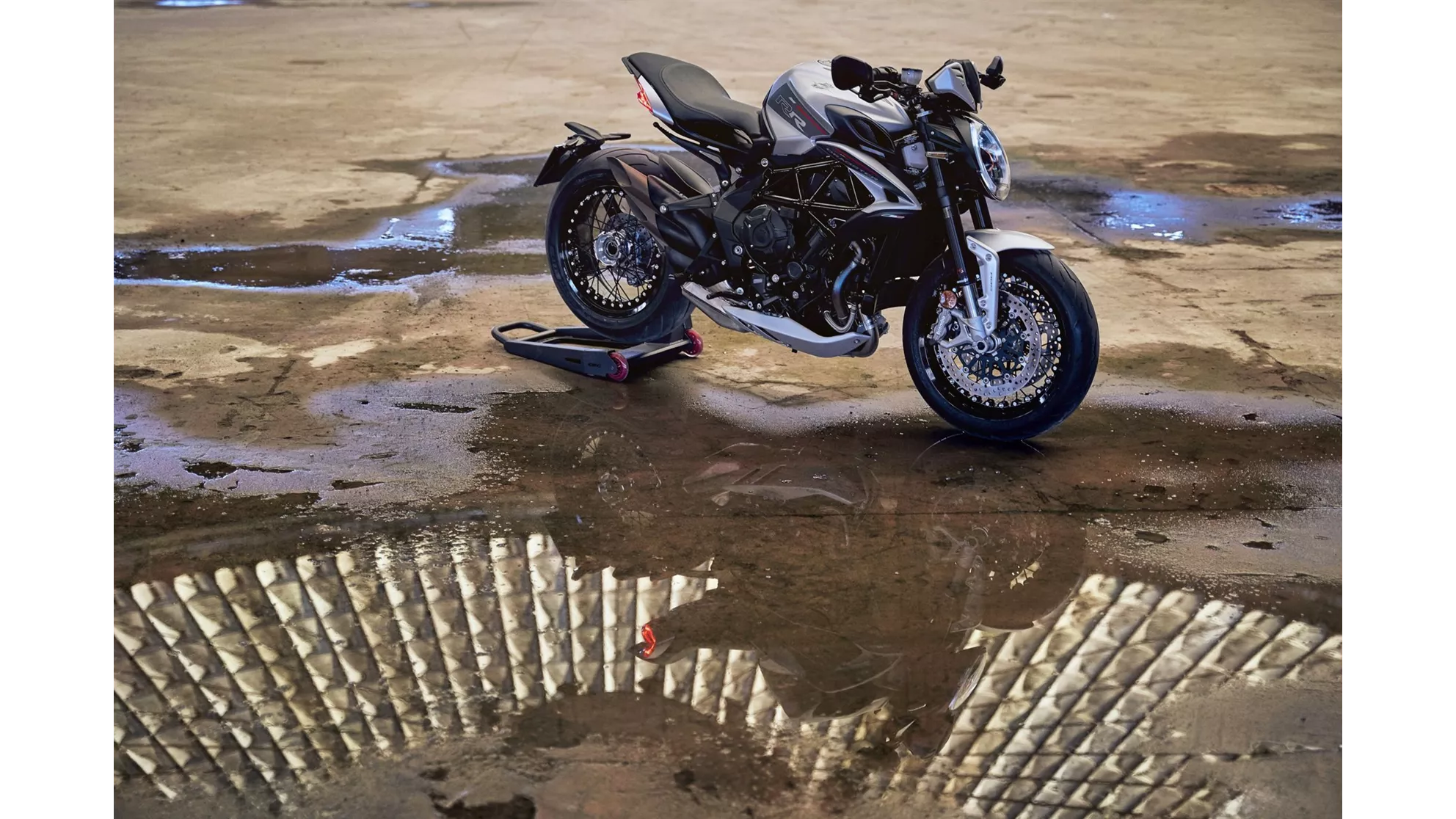 MV Agusta Dragster 800 RR SCS - Image 9 MV Agusta Dragster 800 RR SCS - Image 9