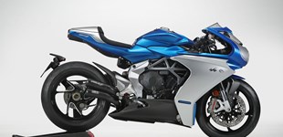 Triumph Speed Triple 1200 RR 2023 vs MV Agusta Superveloce Alpine 2023