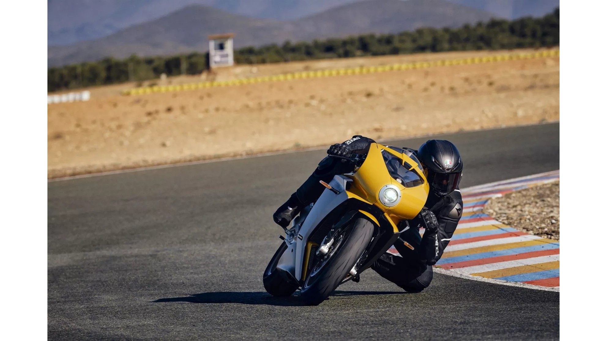 MV Agusta Superveloce 800 - Image 19 MV Agusta Superveloce 800 - Image 19