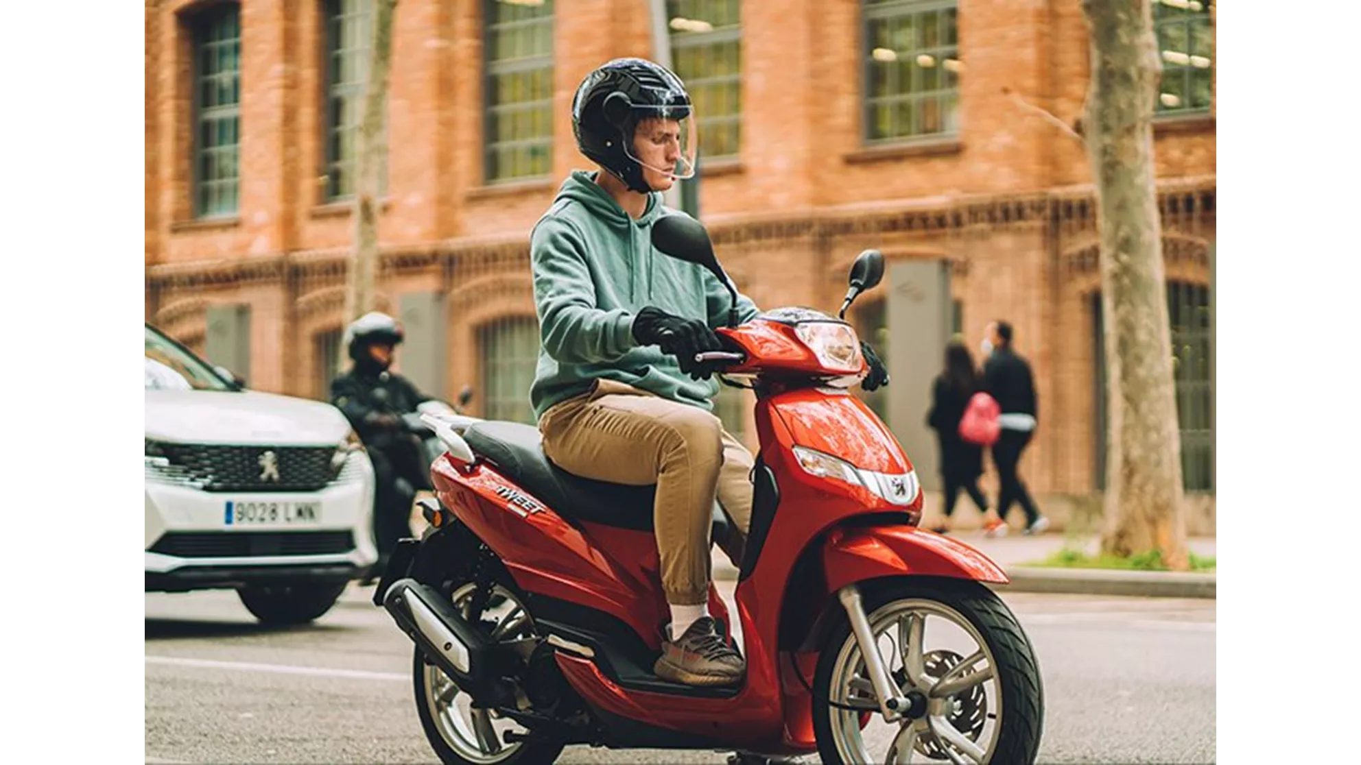 Peugeot Tweet 125 Active - Image 3 Peugeot Tweet 125 Active - Image 3