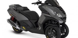 Piaggio MP3 300 2023 vs Peugeot Metropolis GT 2023