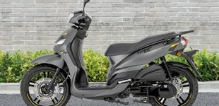 Peugeot Tweet 125 GT 2023 vs Honda SH125i 2009