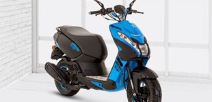 Peugeot Streetzone 10 Naked 2023 vs Vespa LX 50 4T 4V 2009