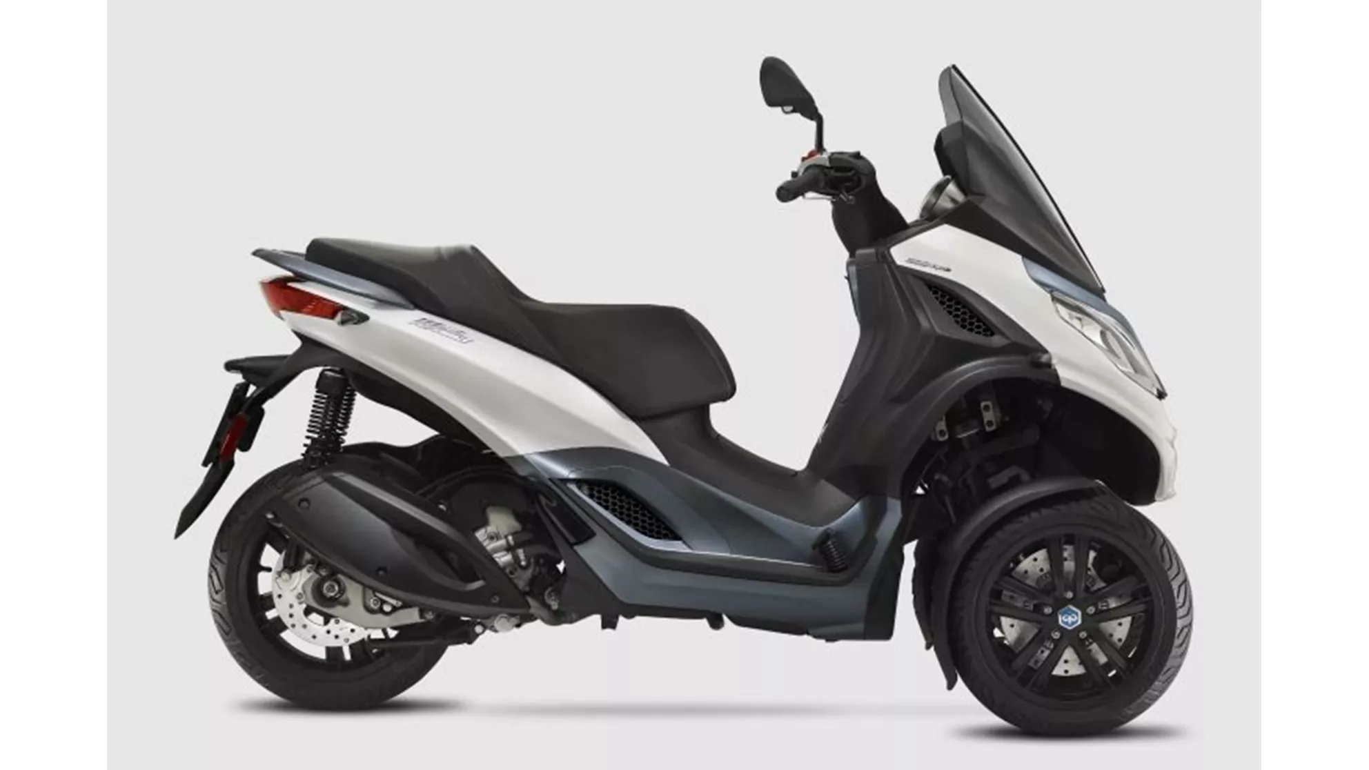Piaggio MP3 300 - Image 2 Piaggio MP3 300 - Image 2