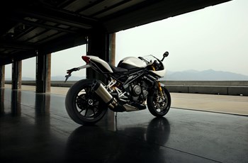 Triumph Speed Triple 1200 RR 2023 - Bild 8 Triumph Speed Triple 1200 RR 2023 - Bild 8