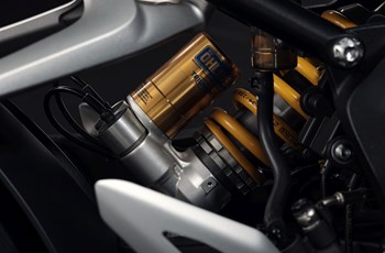 Triumph Speed Triple 1200 RR James Bond Edition 2023 - Immagine 11