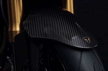 Triumph Speed Triple 1200 RR James Bond Edition 2023 - Immagine 13