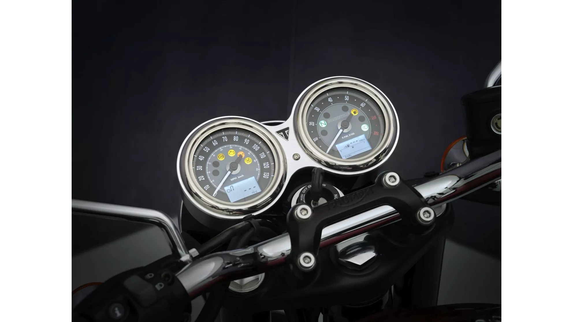 Triumph Bonneville T120 Black - Image 3 Triumph Bonneville T120 Black - Image 3