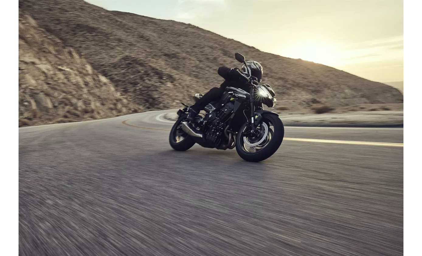 Triumph Street Triple 765 R 2023 vs KTM 890 Duke R 2021
