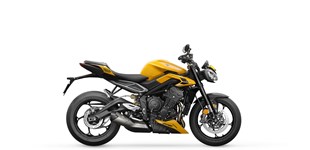 BMW S 1000 R 2017 vs Triumph Street Triple 765 RS 2023