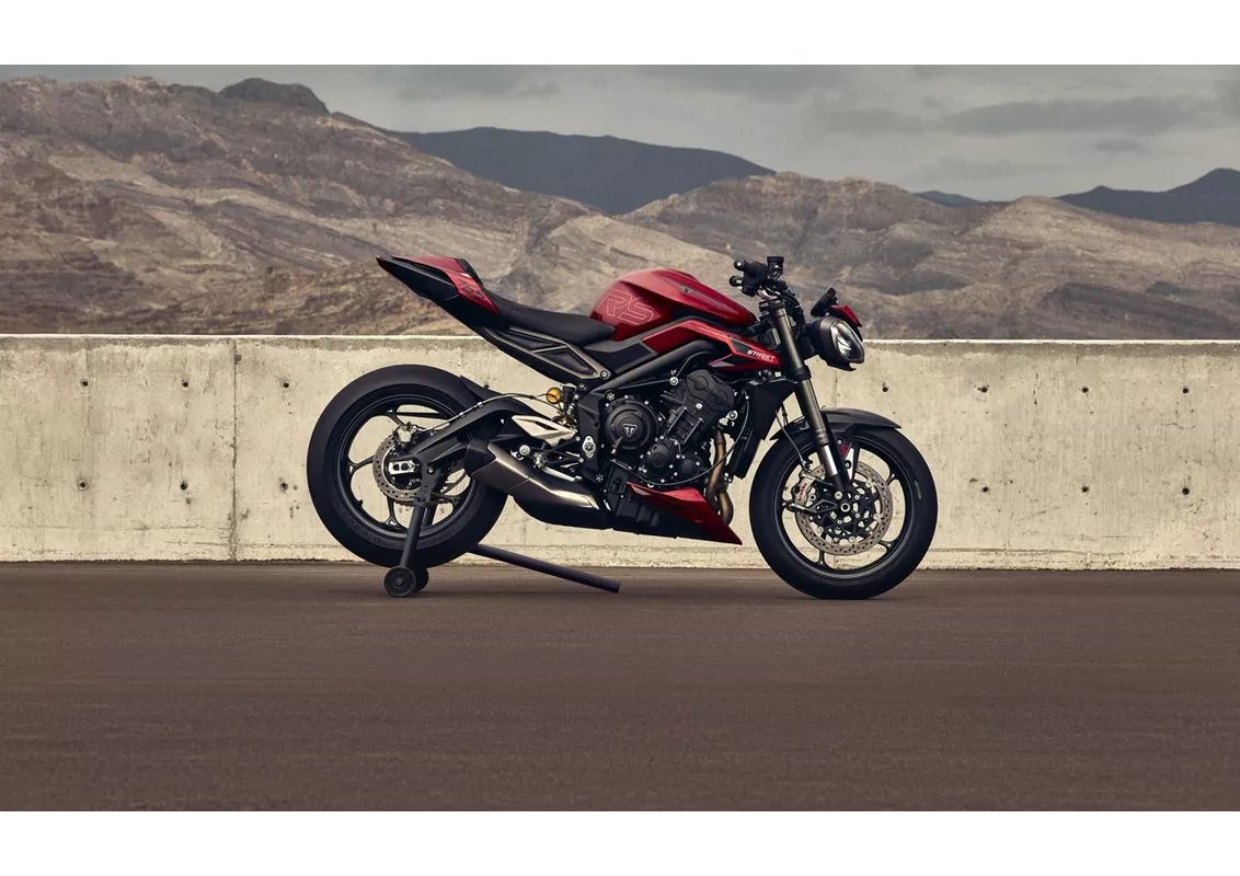 765 R Track Yamaha R9 2026 vs Triumph Street Triple 765 RS 2023