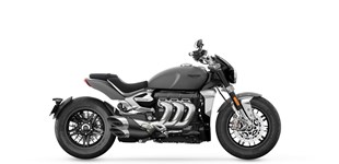 Harley-Davidson Softail Low Rider ST 2024 vs Triumph Rocket 3 R 2023 Harley-Davidson Softail Low Rider ST 2024 vs Triumph Rocket 3 R 2023