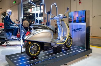 Vespa Elettrica 70 km/h 2023 - Bild 17