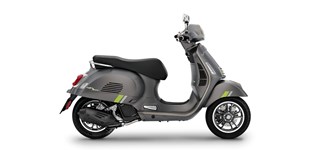 Vespa GTS 125 Super Tech 2023 vs Honda CB125R 2023