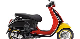 Vespa Primavera 125 Disney Mickey Mouse Edition 2023 vs Vespa GTS 125 Supertech iGET 75th Anniversary 2021