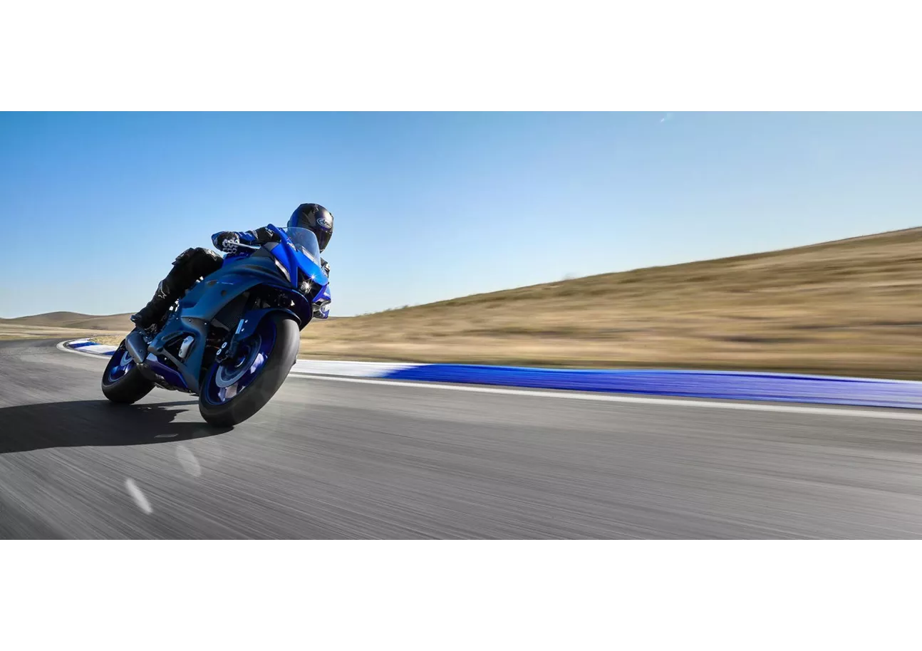 Yamaha R3 2025 vs Yamaha R7 2023