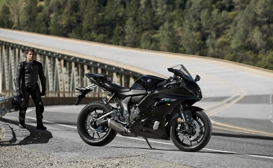 Yamaha R7 Bild 17: Yamaha R7