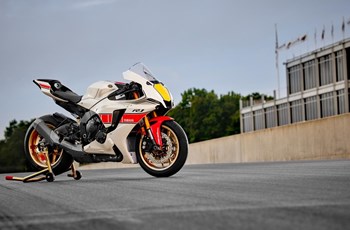 Yamaha R1 World GP 60th Anniversary 2023 - Bild 14 Yamaha R1 World GP 60th Anniversary 2023 - Bild 14