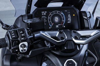 Yamaha TMAX Tech MAX 2023 - Bild 3 Yamaha TMAX Tech MAX 2023 - Bild 3