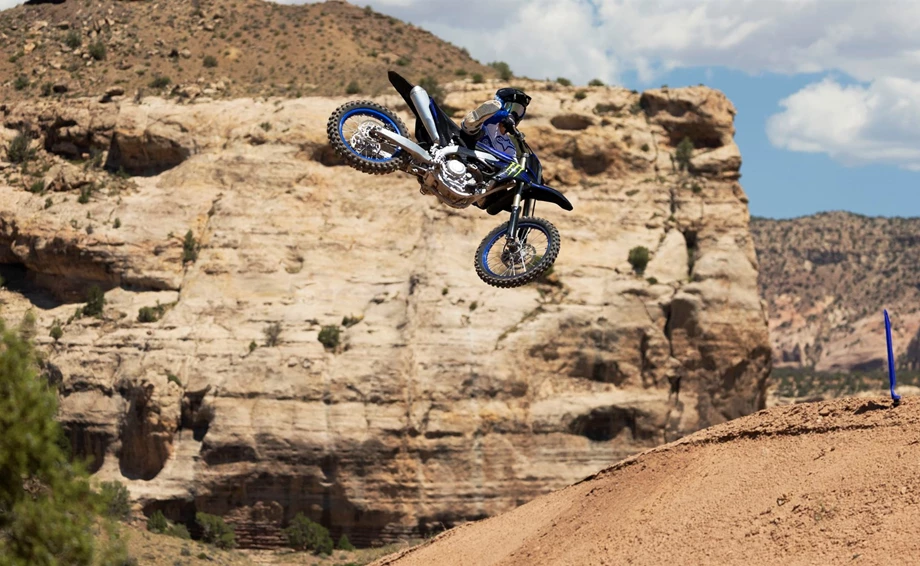 Yamaha YZ450F Bild 3: Yamaha YZ450F