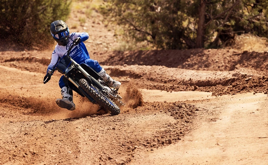 Yamaha YZ450F Bild 11: Yamaha YZ450F