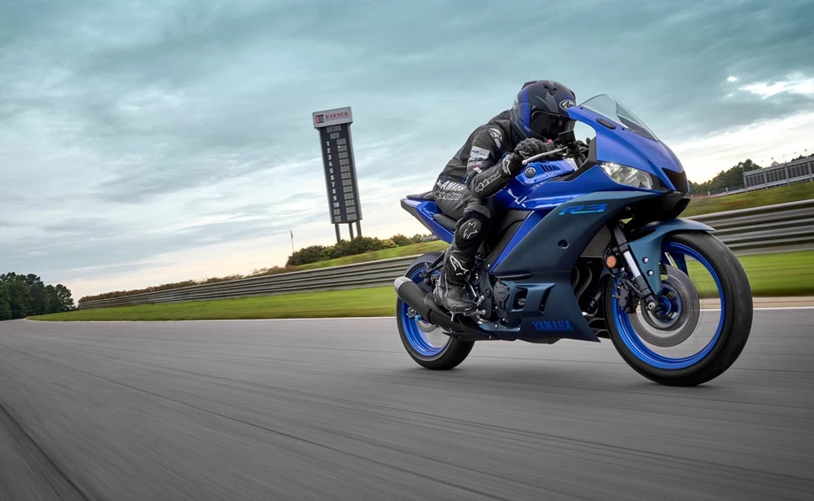 Yamaha R3 Bild 8: Yamaha R3