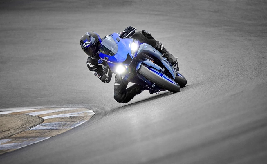 Yamaha R3 Bild 10: Yamaha R3