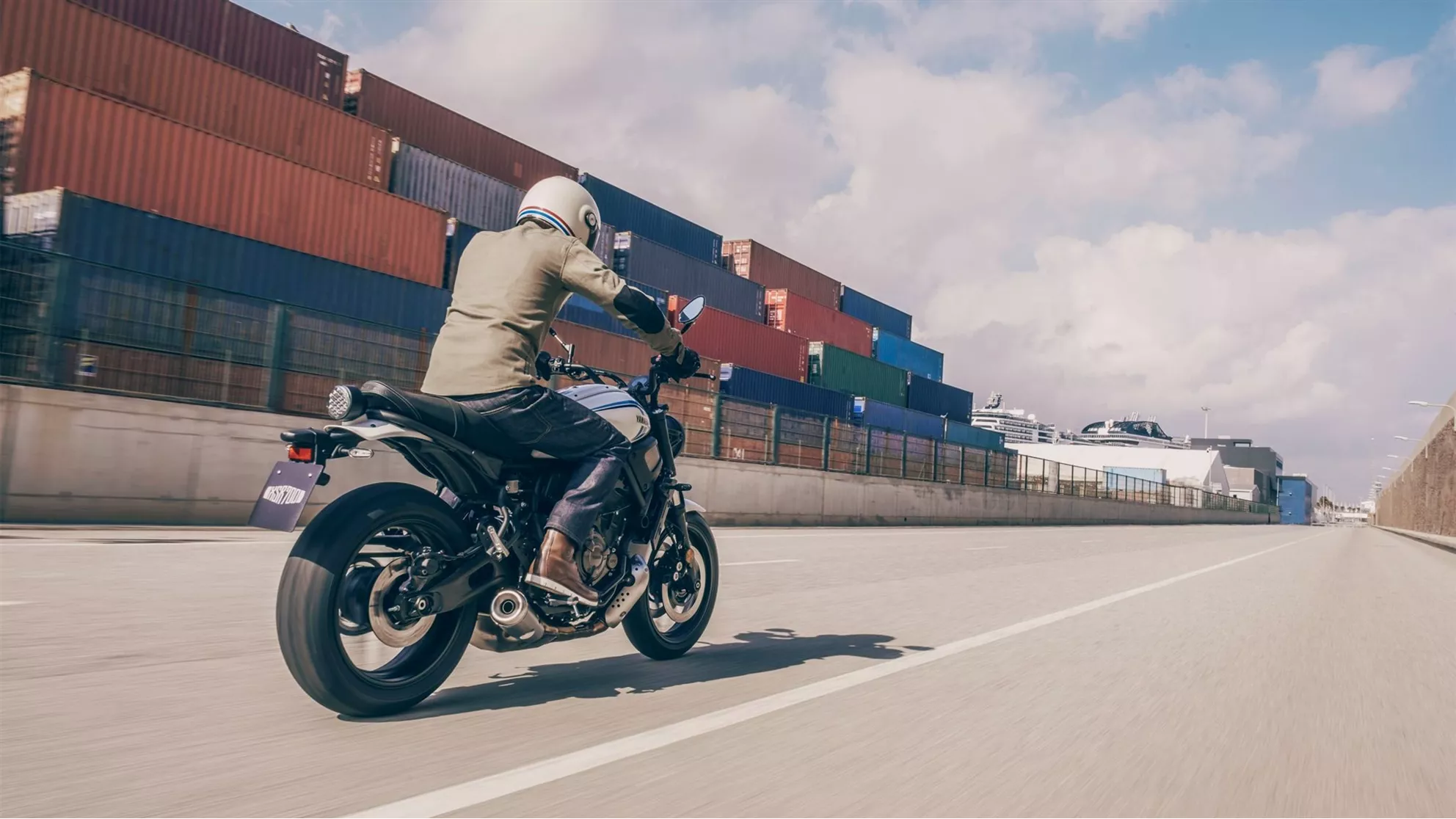 Yamaha XSR700 - Image 2 Yamaha XSR700 - Image 2