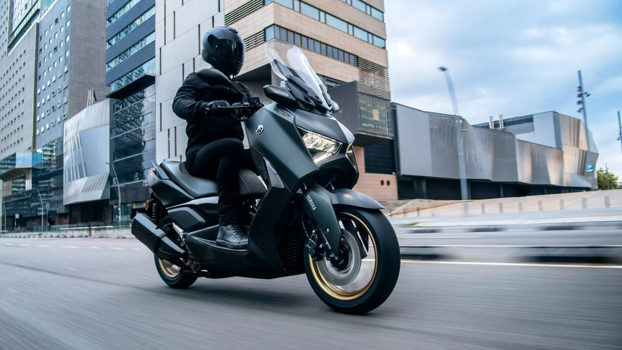 Yamaha XMAX 300 Tech MAX - Image 8 Yamaha XMAX 300 Tech MAX - Image 8