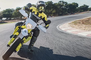 Husqvarna 701 Supermoto 2023 - Bild 6 Husqvarna 701 Supermoto 2023 - Bild 6