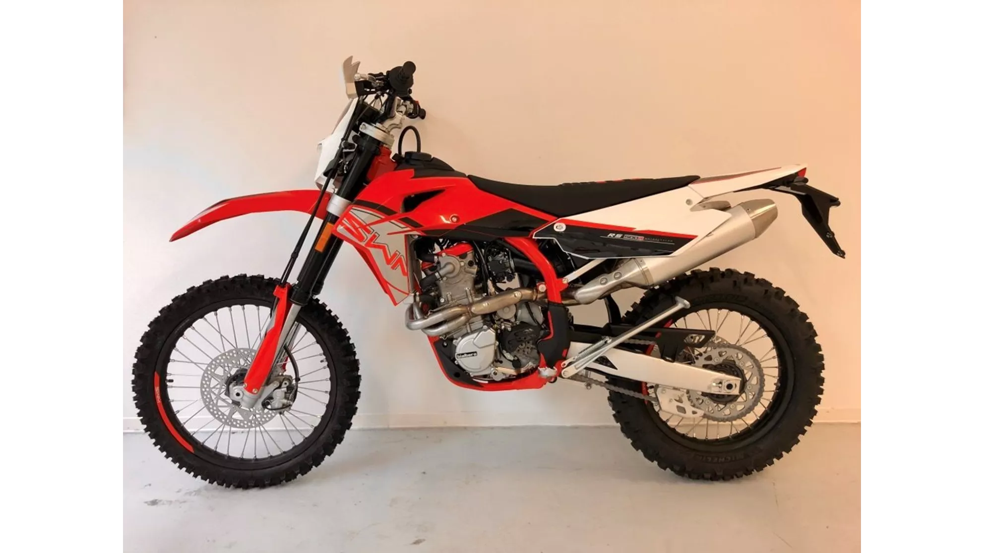 SWM RS 300 R - Image 1 SWM RS 300 R - Image 1