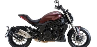 Benelli 502 C 2023 vs Suzuki GSX 1250 F 2009