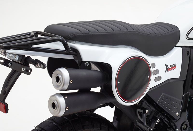 Mash Xride 650cc Modelo De Trilha De Motocicleta Estacionado Na