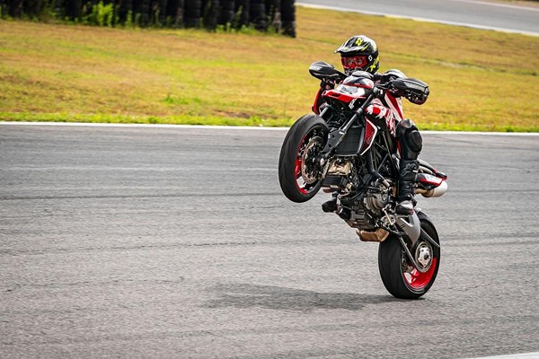 Ducati Hypermotard 950 RVE () - Bild 8