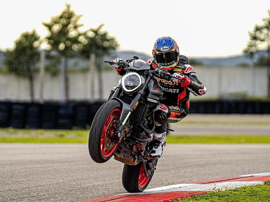 Ducati Monster + Bild 16: Ducati Monster +