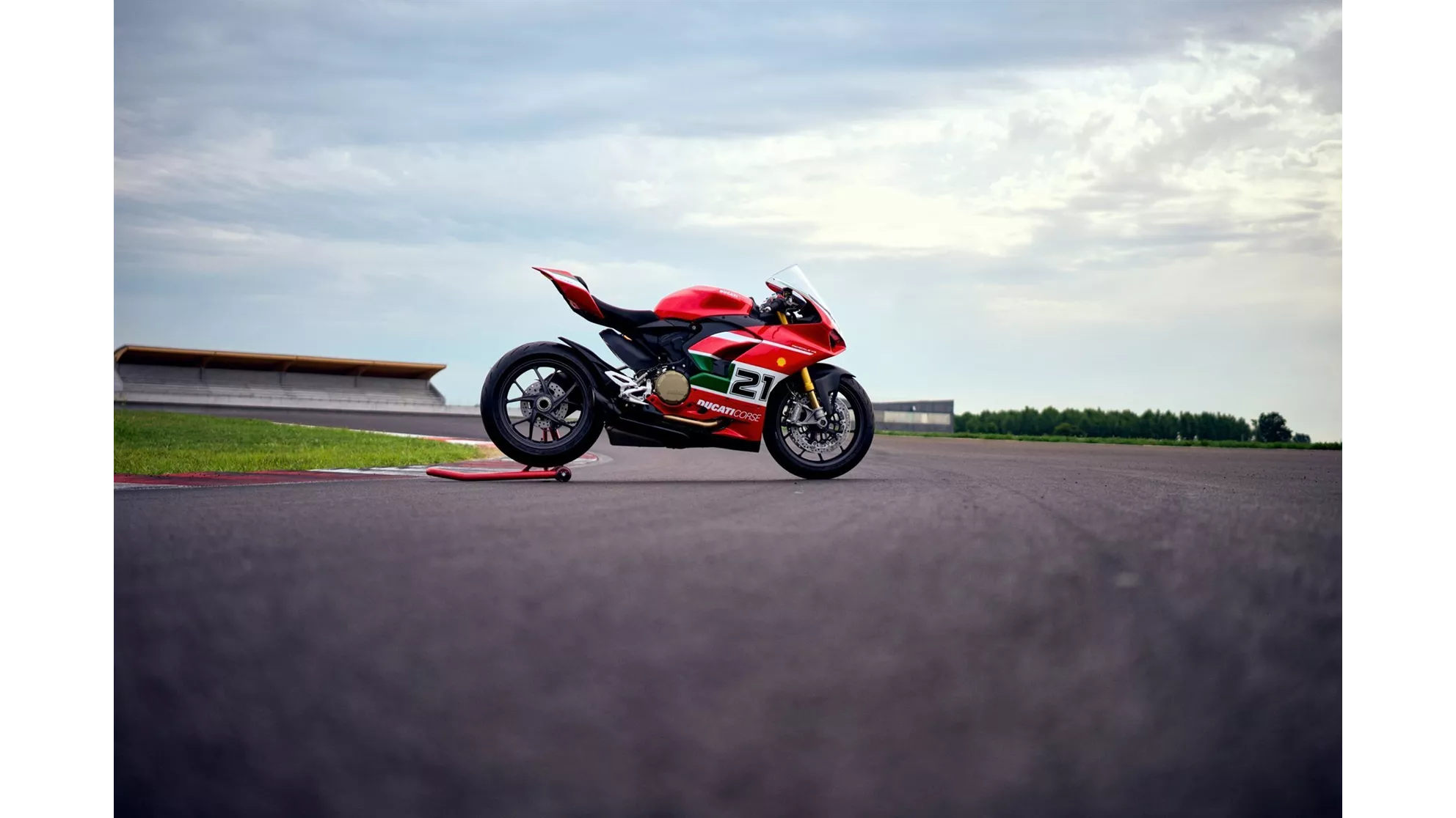 Ducati Panigale V2 Bayliss 1st Championship 20th Anniversary - Image 13 Ducati Panigale V2 Bayliss 1st Championship 20th Anniversary - Image 13