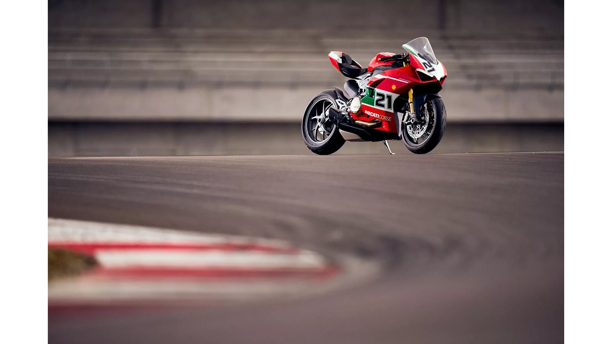 Ducati Panigale V2 Bayliss 1st Championship 20th Anniversary - Imagem 17