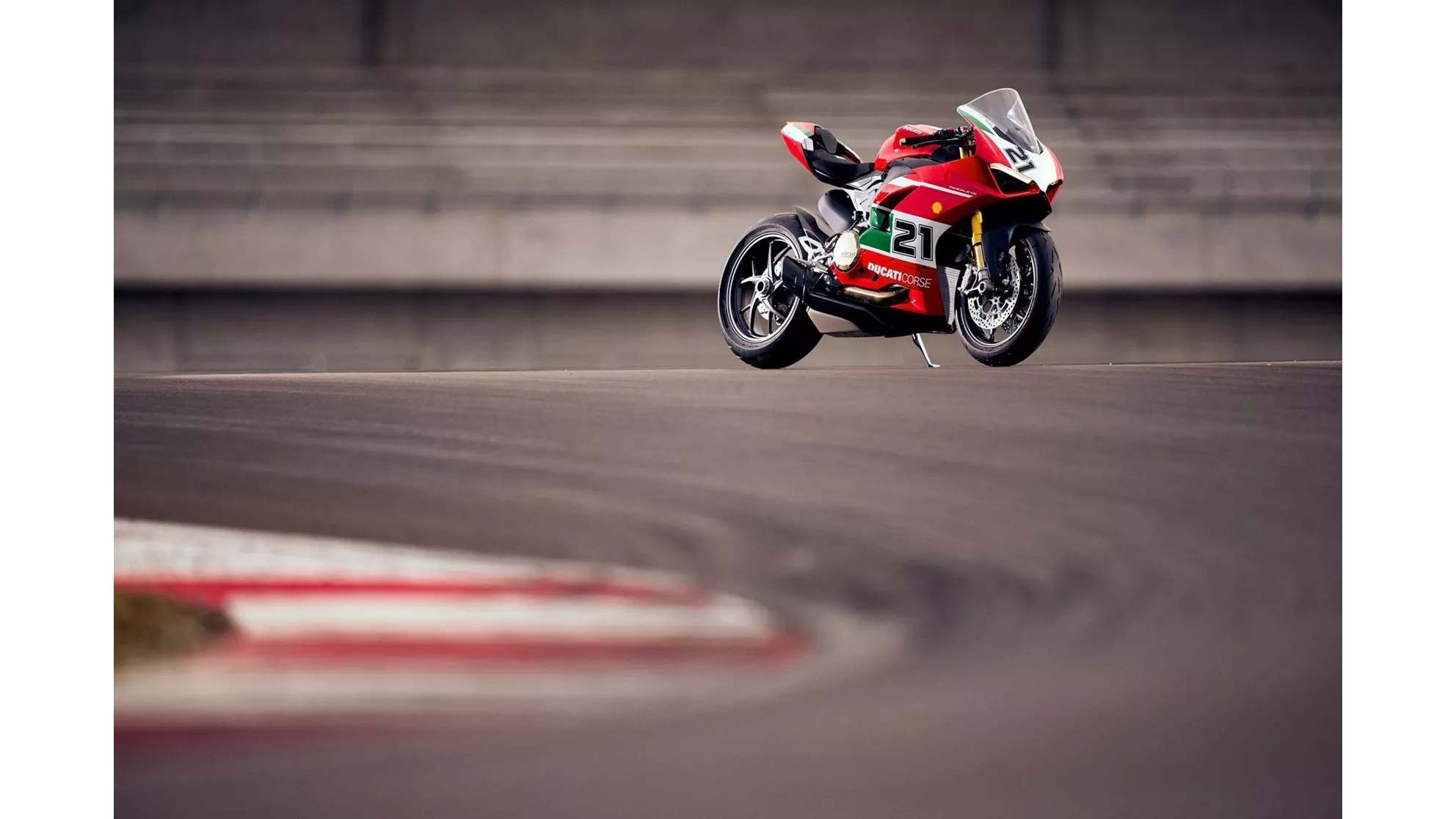 Ducati Panigale V2 Bayliss 1st Championship 20th Anniversary - Image 17 Ducati Panigale V2 Bayliss 1st Championship 20th Anniversary - Image 17