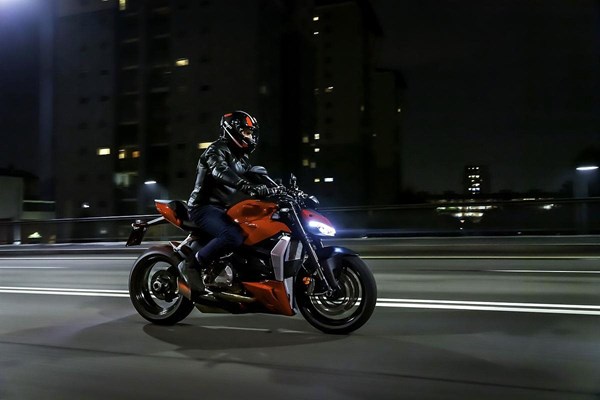 Ducati Streetfighter V2 () - Bild 2