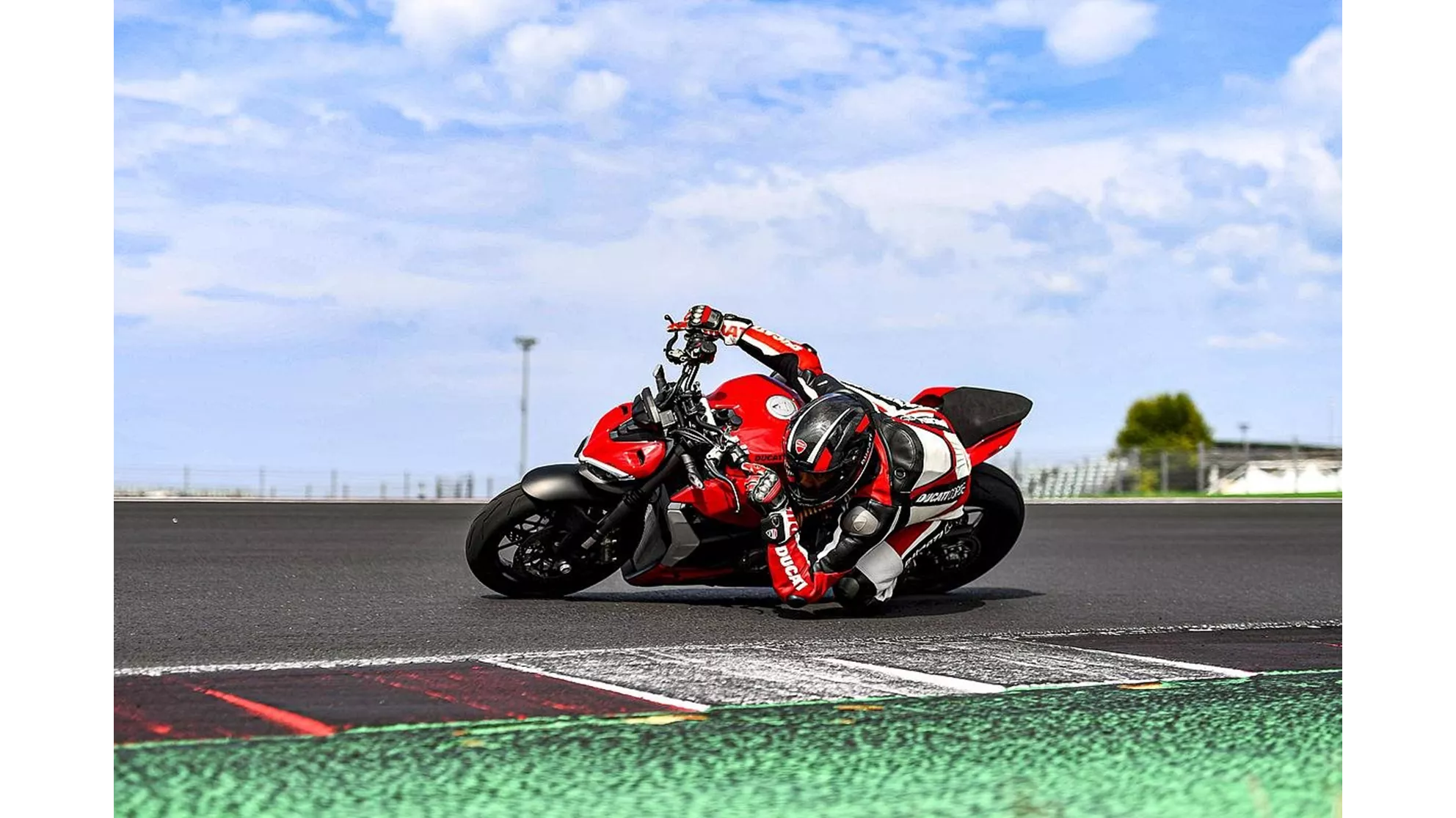 Ducati Streetfighter V2 - Image 14 Ducati Streetfighter V2 - Image 14