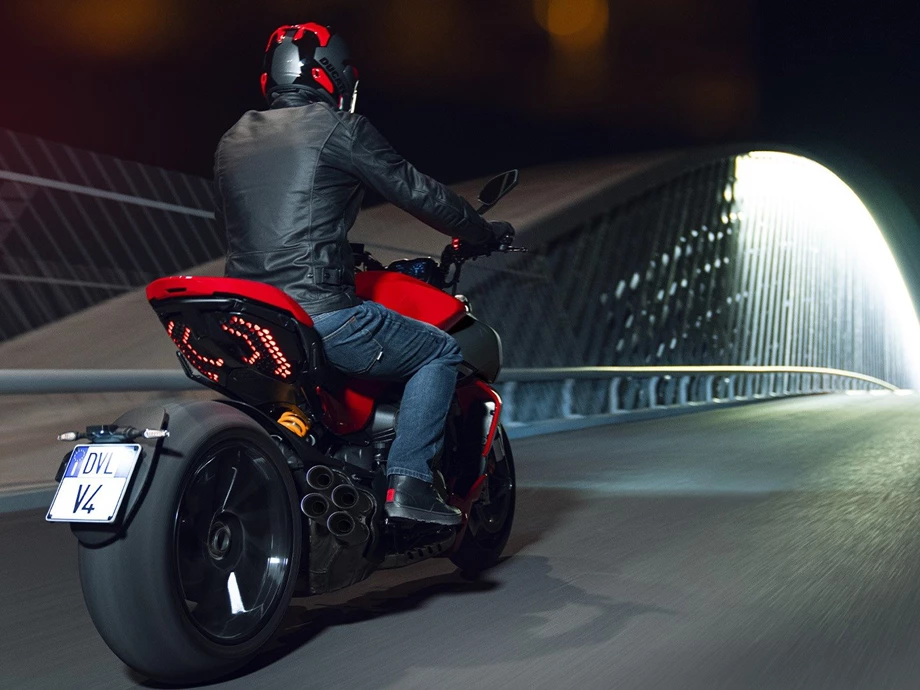 Ducati Diavel V4 Bild 15: Ducati Diavel V4