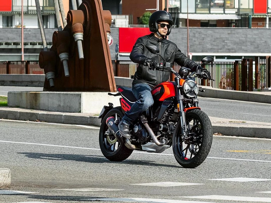 Ducati Scrambler Full Throttle Bild 2: Ducati Scrambler Full Throttle
