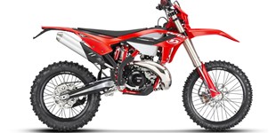 Beta RR 300 2T 2023 vs Yamaha DT 50 R 2012