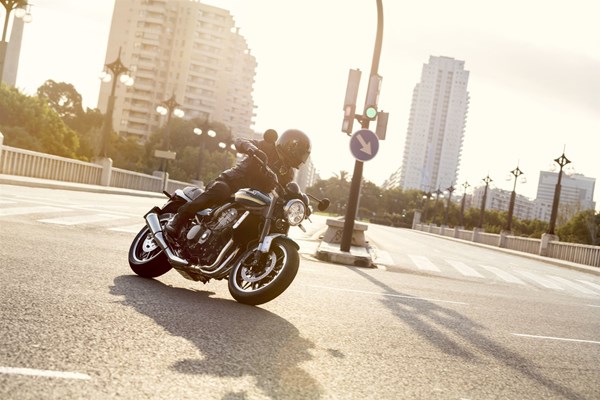 Kawasaki Z900 RS () - Bild 8