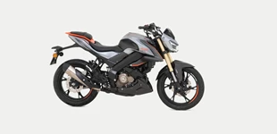 Yamaha R125 2016 vs QJ Motor SRK 125 S 2023 Yamaha R125 2016 vs QJ Motor SRK 125 S 2023